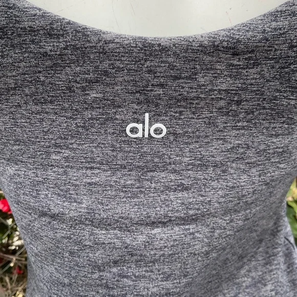 ALO  YOGA TWO PC SET SIZE LARGE TOP AND LEGGINGS - Picture 16 of 16